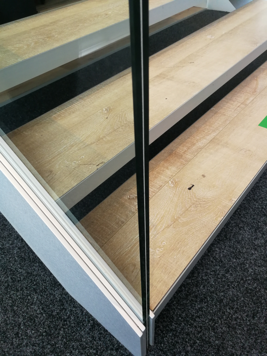 Escalier Avec Marches En Bois Dans Le Showroom De Gaverzicht A