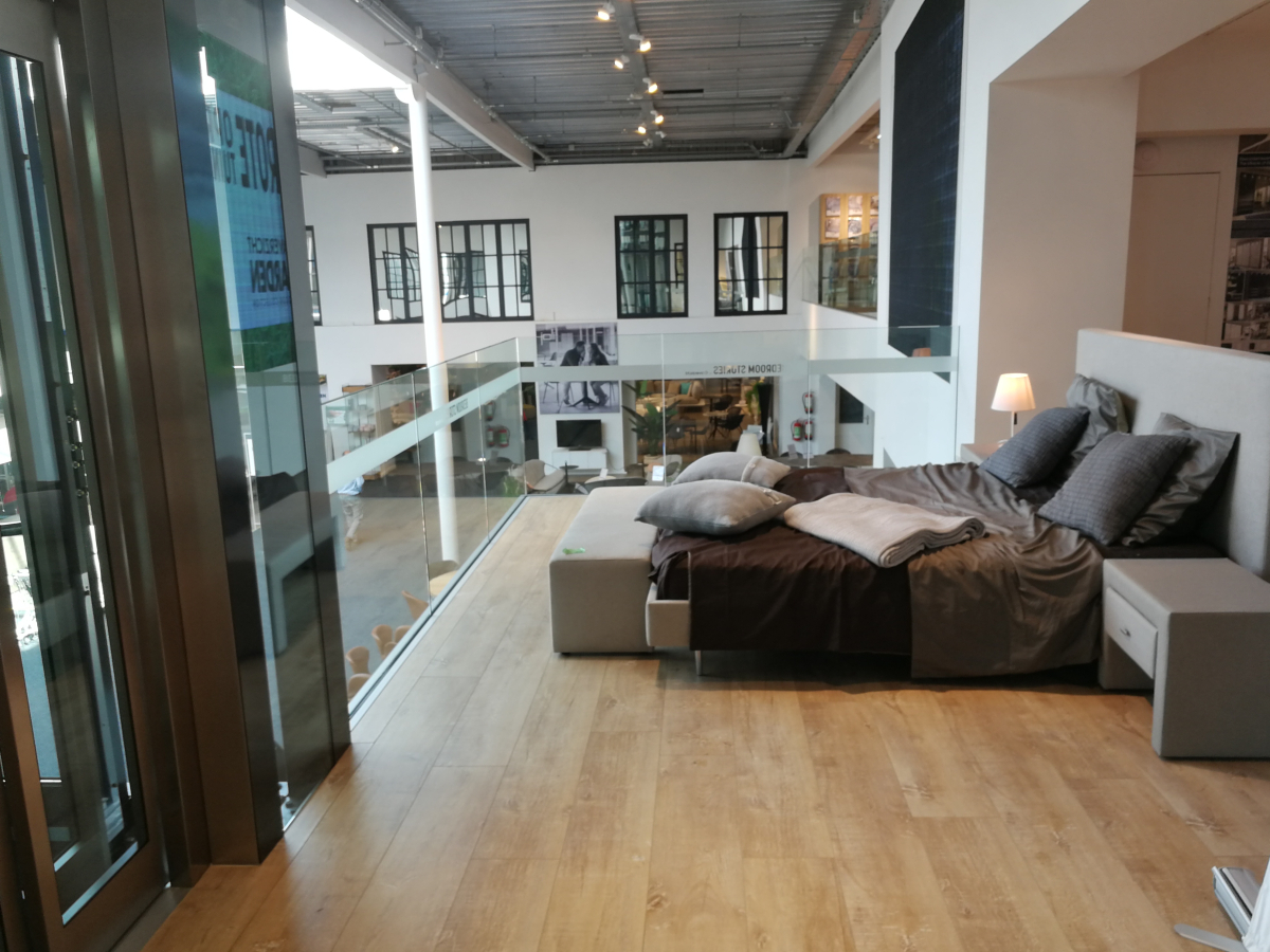 Escalier Avec Marches En Bois Dans Le Showroom De Gaverzicht A