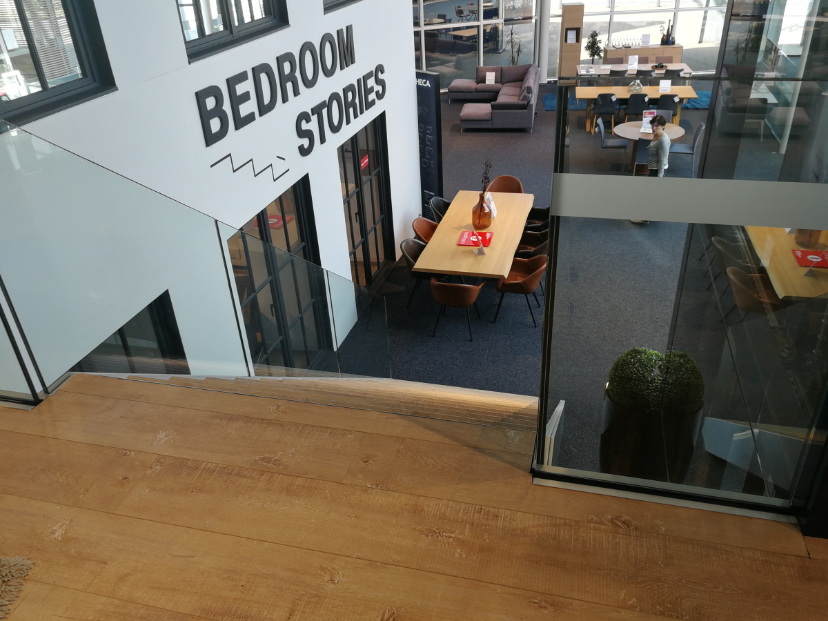 Escalier Avec Marches En Bois Dans Le Showroom De Gaverzicht A