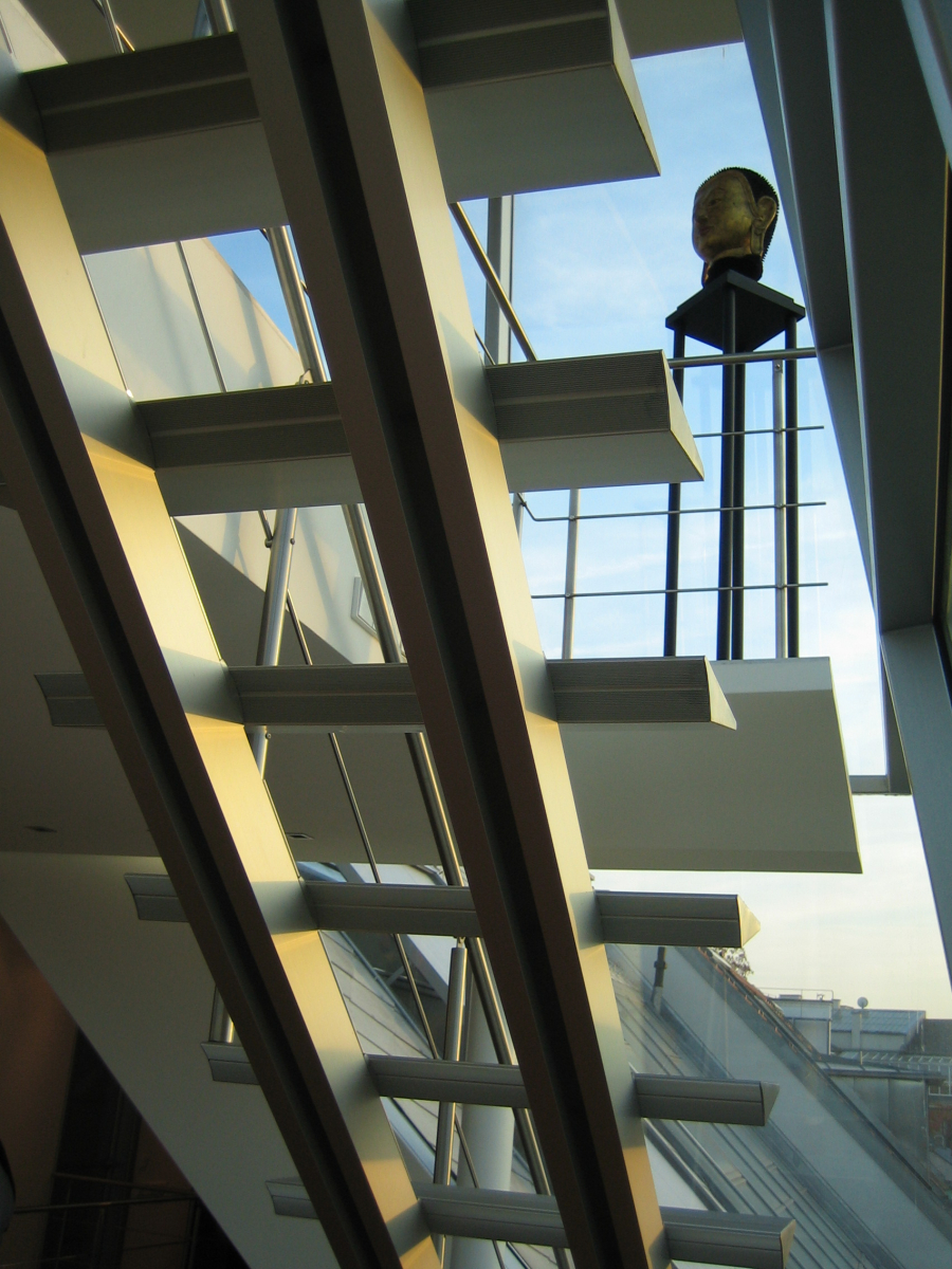Trap Triangle in glazen toren in Wenen - Graah aluminium designtrappen