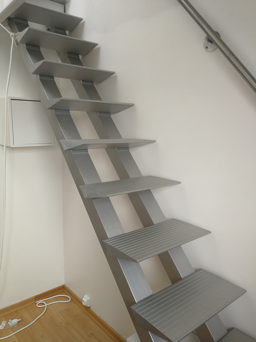 Trap Triangle in kinderkamer in Nivelles - Graah aluminium designtrappen