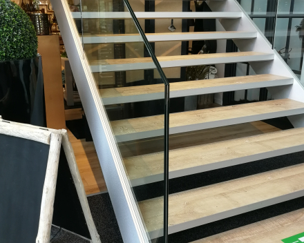 Wooden stair in the showroom from Gaverzicht in Deerlijk