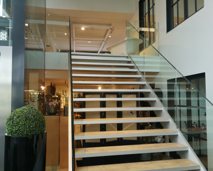 Wooden stair in the showroom from Gaverzicht in Deerlijk