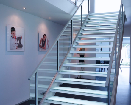 Large glass staircase Project CameleonXL1