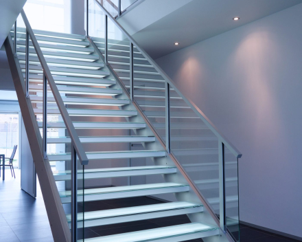 Large glass staircase Project CameleonXL1