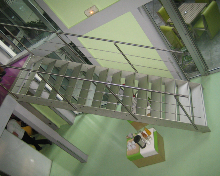 Escalier design Concorde dans le Hôtel Spity