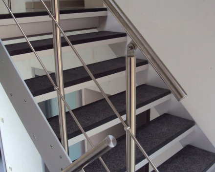 Natural stone stair at Apaire in Warcoing