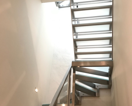 Glass stair with a quarter turn in New York