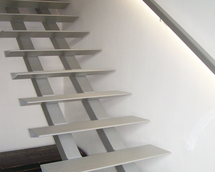 Modern stair Triangle at Bouckenooghe