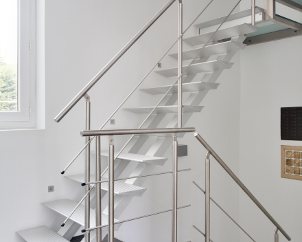 Escalier moderne Triangle chez Chairat