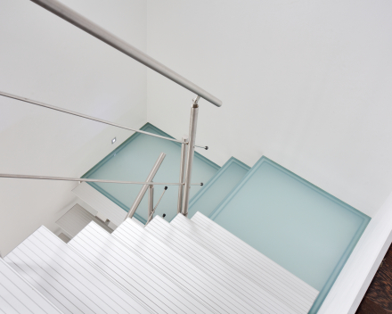 Escalier moderne Triangle chez Chairat