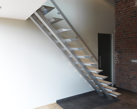 Modern stair Triangle at De Blonde