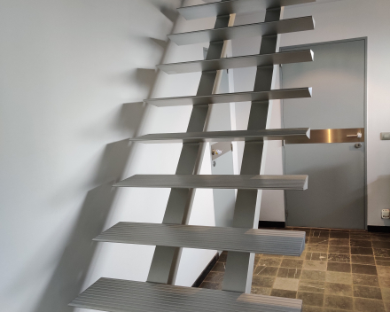 Escalier moderne Triangle chez De Keyzer