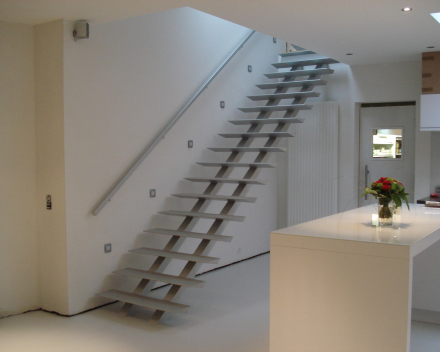 Escalier moderne Triangle chez Desmet-Claeys