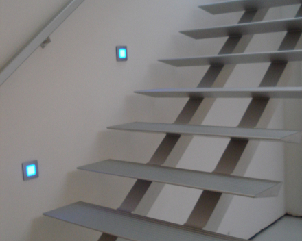 Escalier moderne Triangle chez Desmet-Claeys