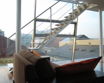 Escalier moderne Triangle dans un duplex