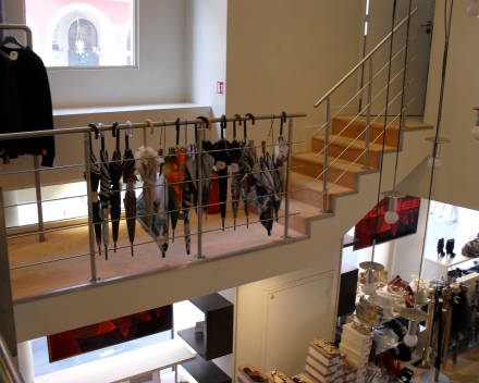 Stainless steel balustrade in a shop from Heyraud