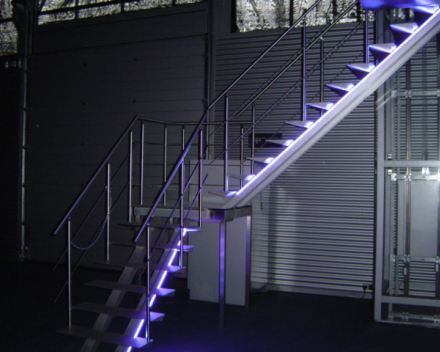 Escalier Moderne Triangle dans l'entreprise Koddaert
