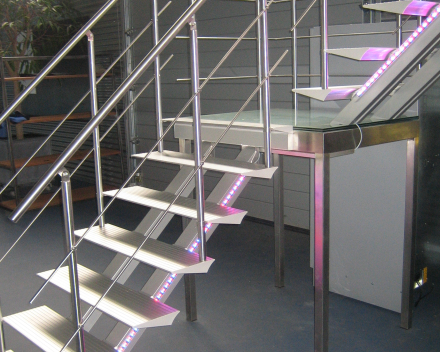 Escalier Moderne Triangle dans l'entreprise Koddaert