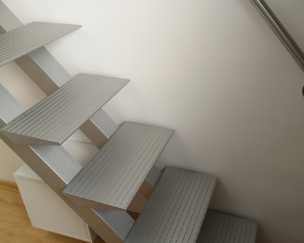 Escalier moderne Triangle chez Leponce