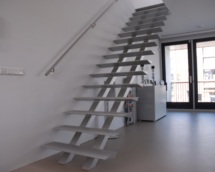 Modern stair Project Triangle2