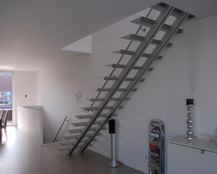 Modern stair Project Triangle2