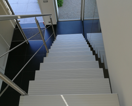 Modern stair Triangle at Wyseur