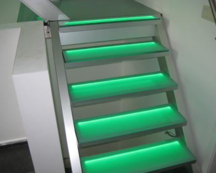 Illuminated stair with glass treads in the Project CameleonS1 in Beek