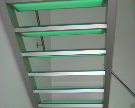 Illuminated stair with glass treads in the Project CameleonS1 in Beek