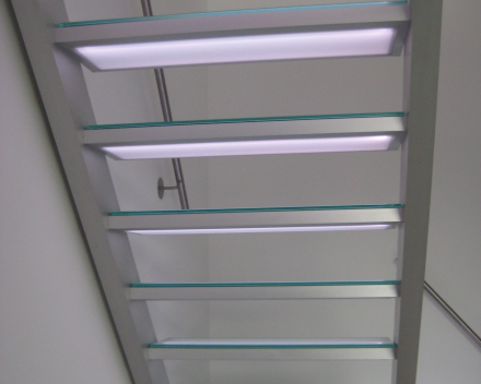 Illuminated stair with glass treads in the Project CameleonS1 in Beek