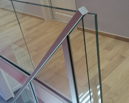 Illuminated stairs with glass treads at the familiy Haag