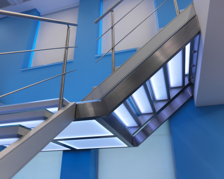 Illuminated stairs with glass treads in the offices of Mainsys