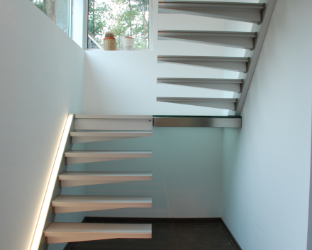 Escalier suspendu Solitaire chez Poppe