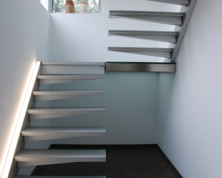 Escalier suspendu Solitaire chez Poppe